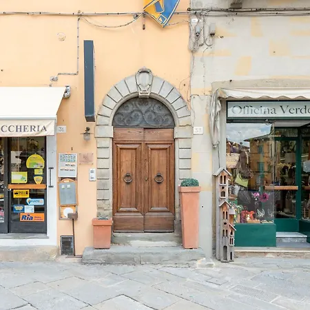 La Casa Della Guglia